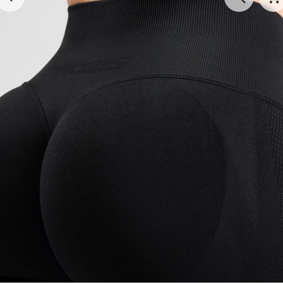 Women's Black High-Waisted Leggings - Picture 11 of 12